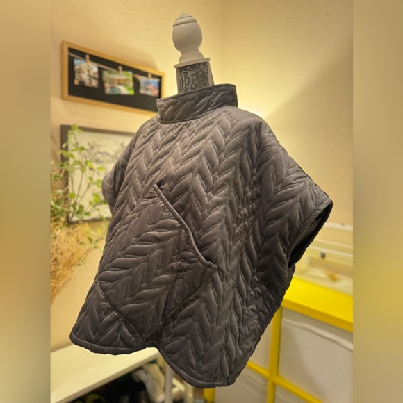 World Market Lounge Gray Quilted Velvet Oversized Big Pocket Poncho Size S/M - Picture 1 of 8